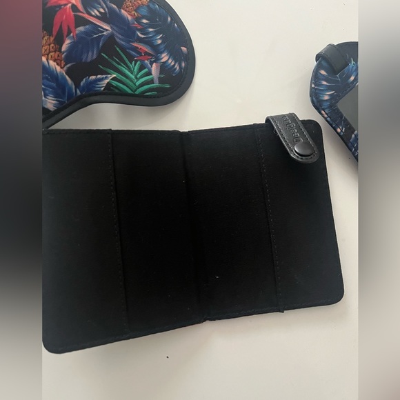 Travel pack…. NEVER USED - Picture 3 of 6